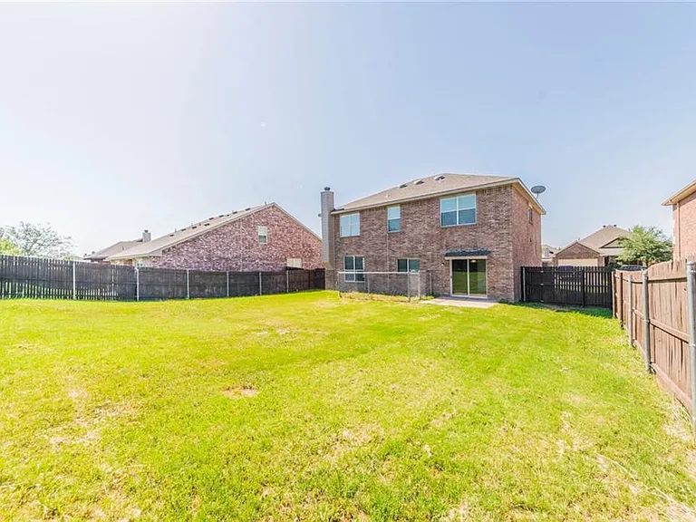 560 Griffith Dr — Photo 18
