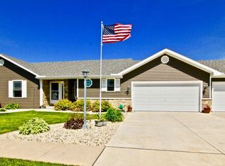 1415 Mackenzie St, Washington, IL 61571