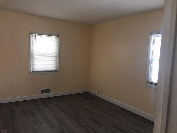 3rd image of 7542 197th St Floor 1
