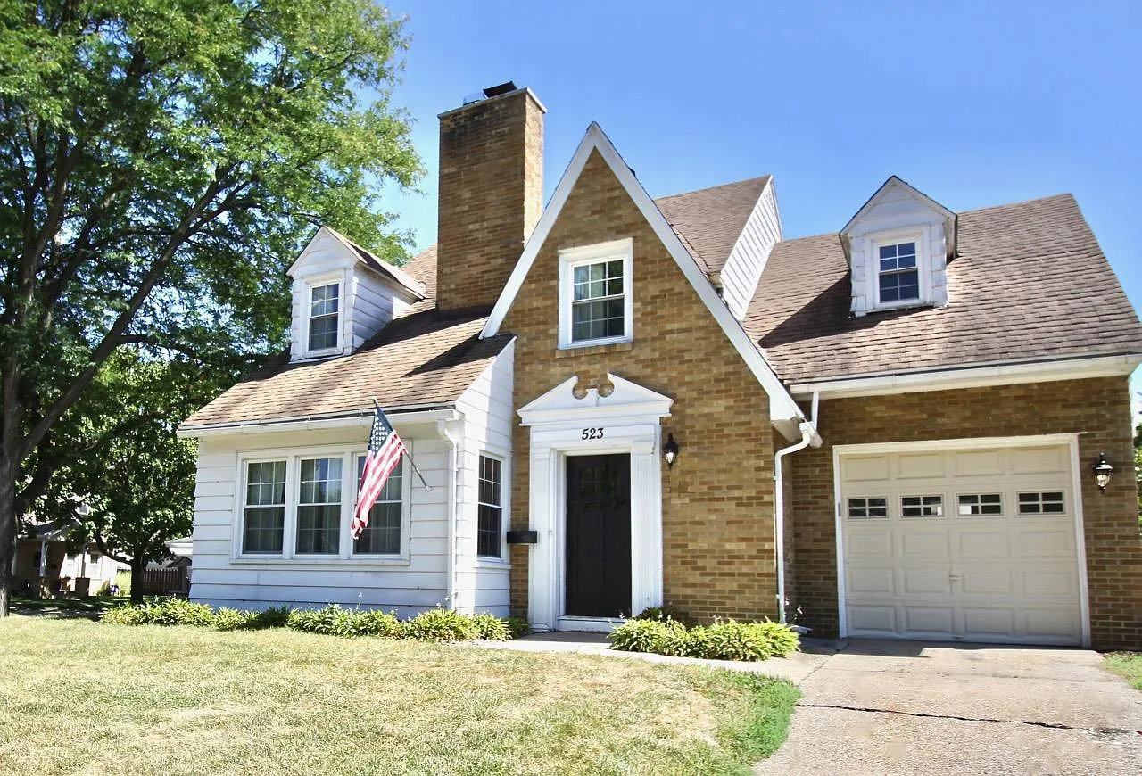 523 Moore Street photo 1