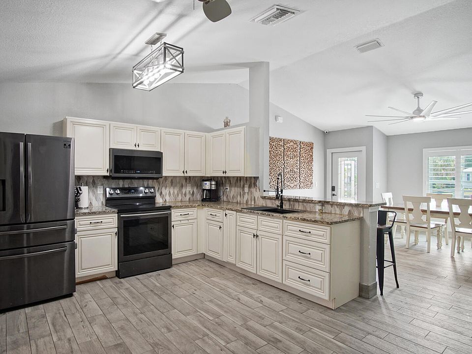 1st image of 105 S Cardinal Place