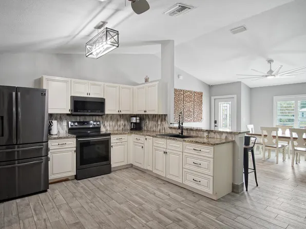 105 S Cardinal Place, Fort Pierce, FL 34945