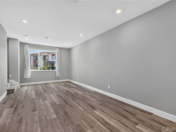 5th image of 469 Desert Holly St