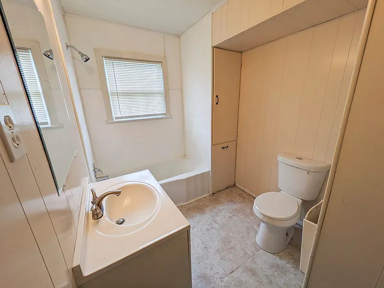 270 N Ann St — Photo 8
