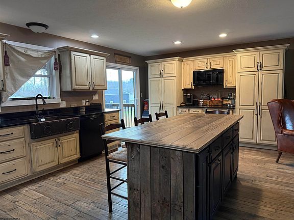 5th image of 1544 Tulip Ln