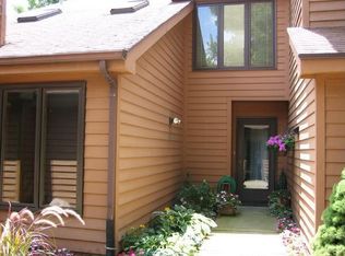 3 Lyndhurst Village Ct APT B, Savoy, IL 61874