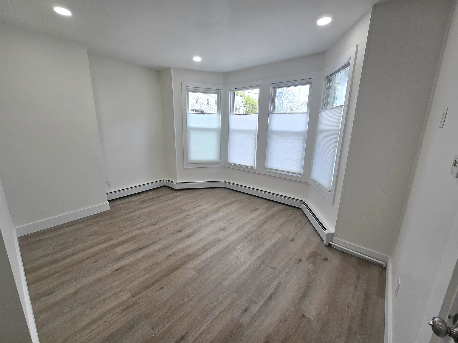2 bed, 800 sqft, $2,200 — Photo 4