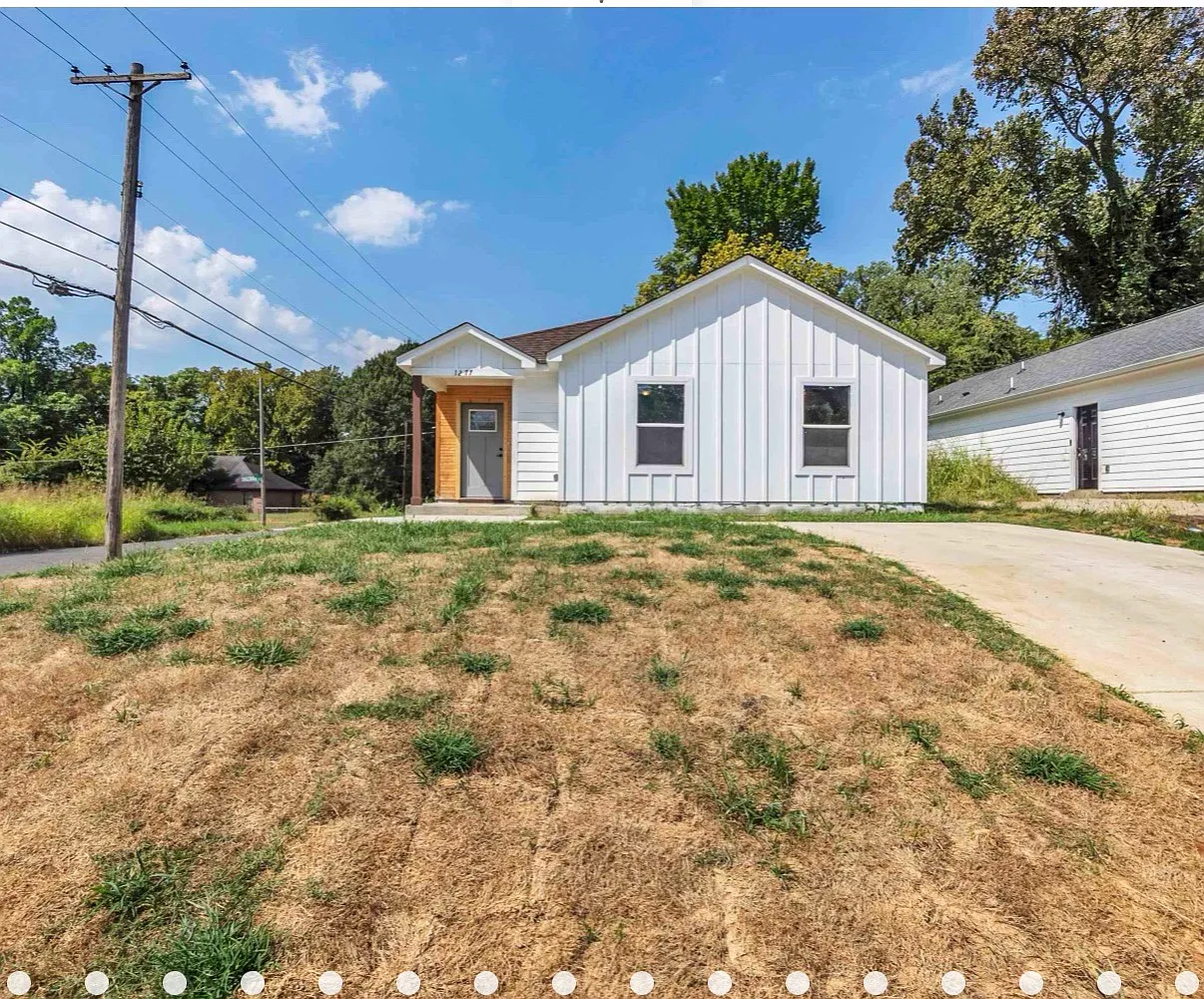 1277 Englewood St — Photo 2