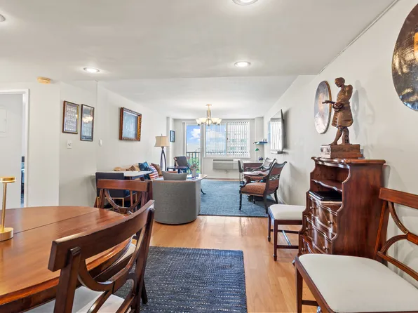 118-18 Union Tnpk image 2 of 15