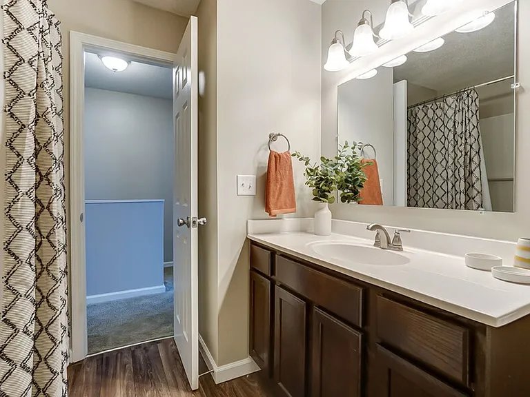 Emerald Square Villas — Photo 15