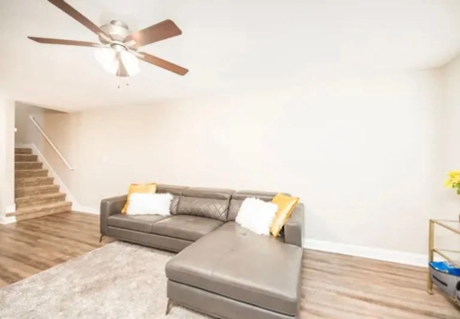 3 Bedroom Pet Friendly Home For Rent - Fenced Back Yard! — Photo 4