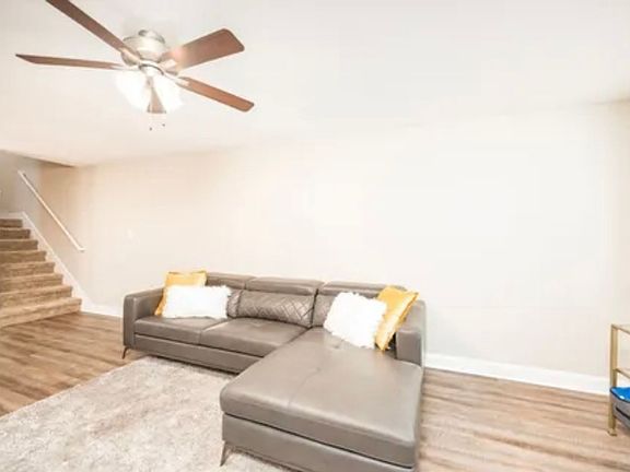 4th image of 821 Lutz Ln