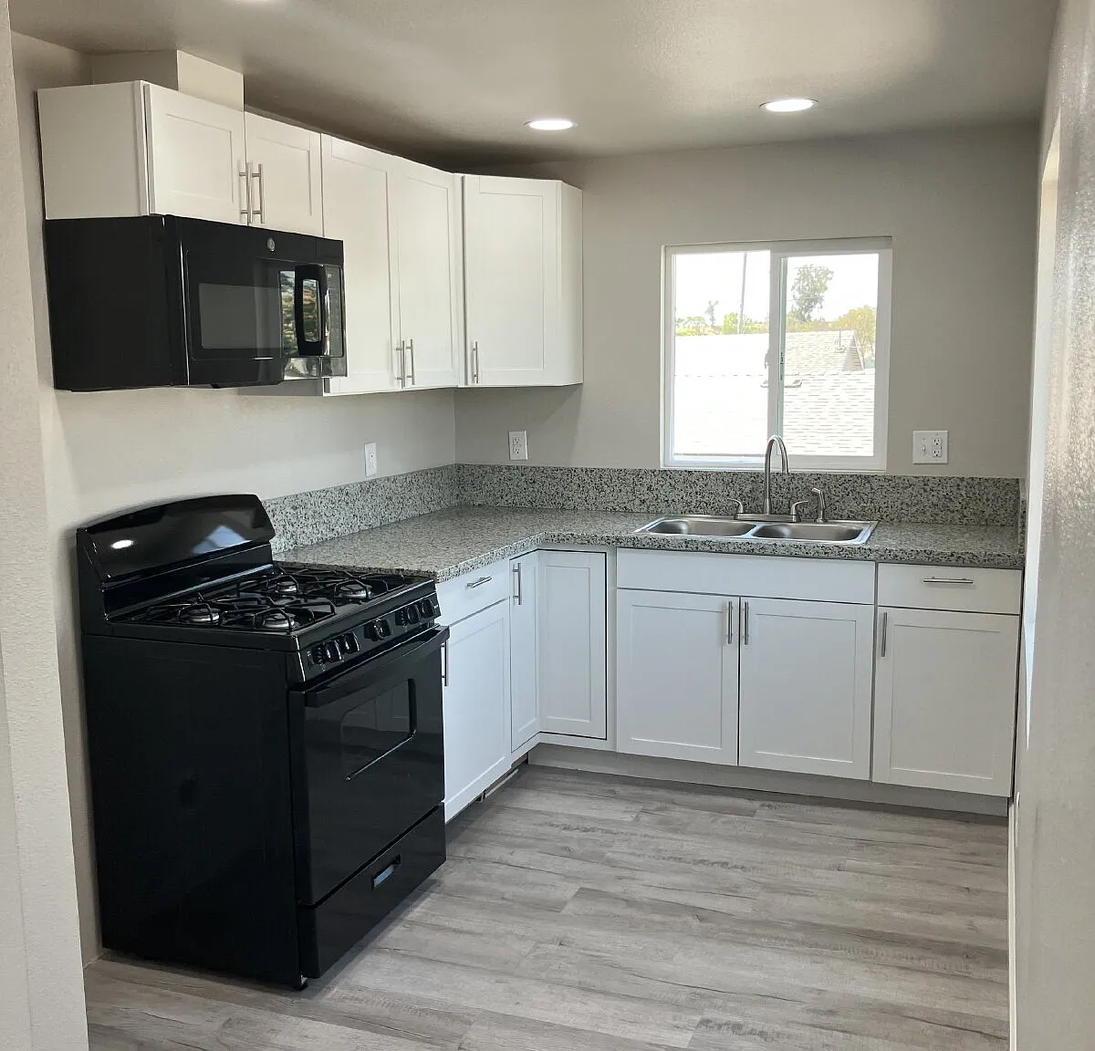 2 bed, 1.0 bath, $1,250 — Photo 3