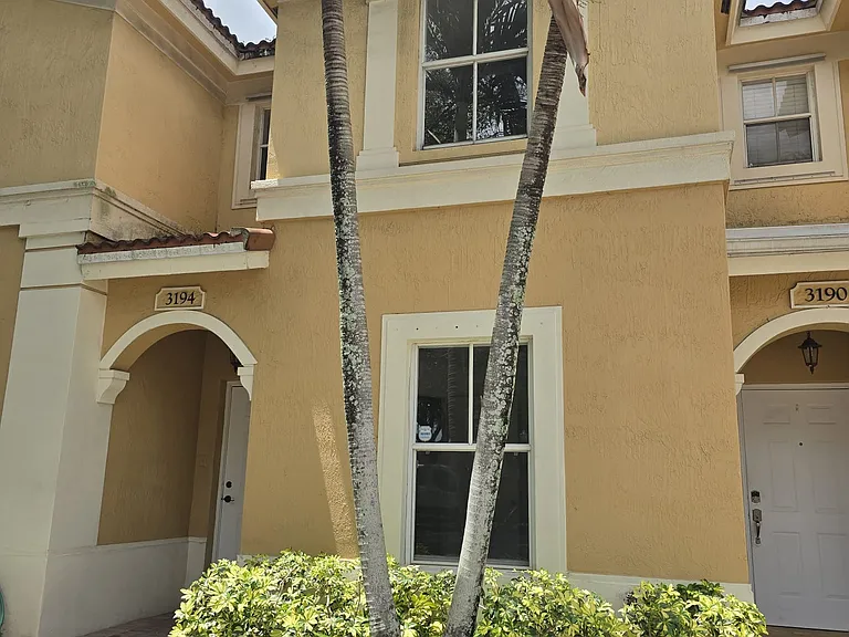 3194 SW 128th Ter #143 — Photo 3