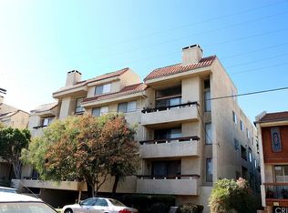 5237 Newcastle Ave APT 304, Encino, CA 91316