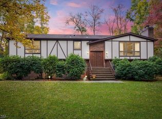 89 Summit Ave, Gillette, NJ 07933