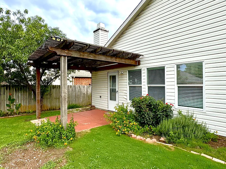 5301 Comanche Wells Dr — Photo 15
