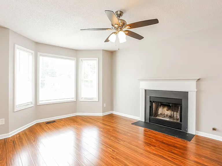639 Sheffield Ct — Photo 6