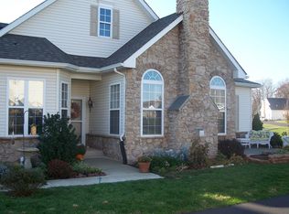 1000 Bordeaux Ln, Pennsburg, PA 18073