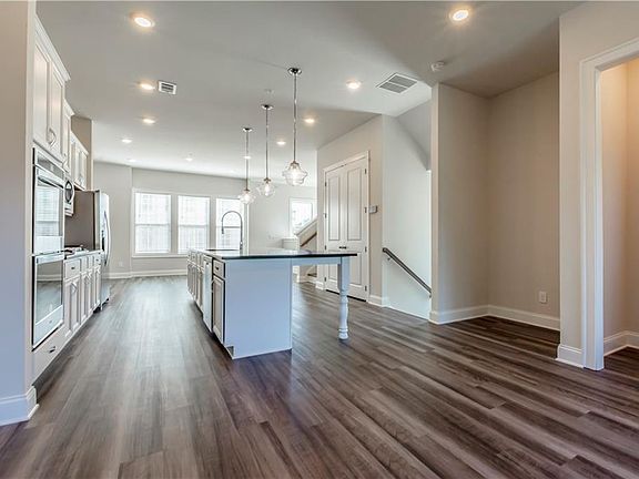 4th image of 1662 Mountain Top Ln