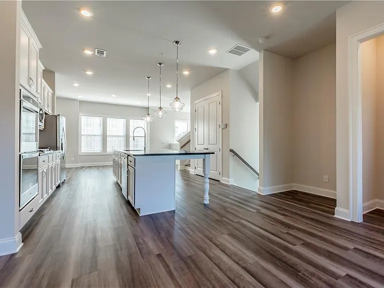 1662 Mountain Top Ln — Photo 4