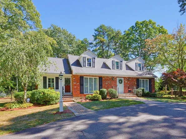 104 Glen St, Natick, MA 01760