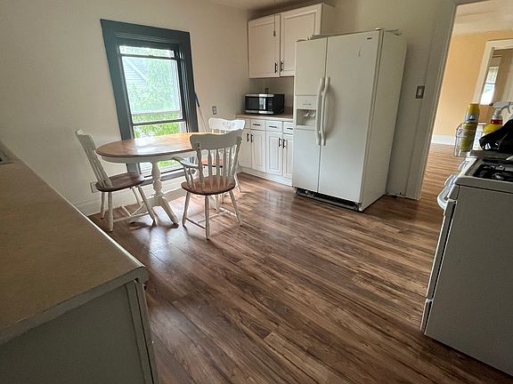 3rd image of 19 Oakwood Ave Unit 2