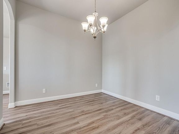 4th image of 509 Redbud Dr