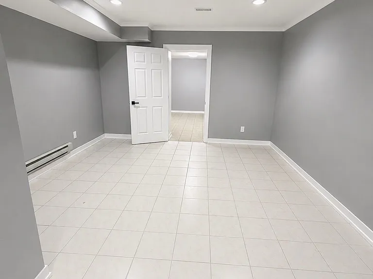8 Lacey Ave #BASEMENT — Photo 3