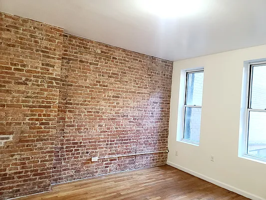 Rented by United Realty Equities | media 16