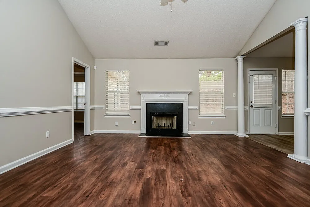 3 bed, 2.0 bath, 1500 sqft, $2,660 — Photo 3