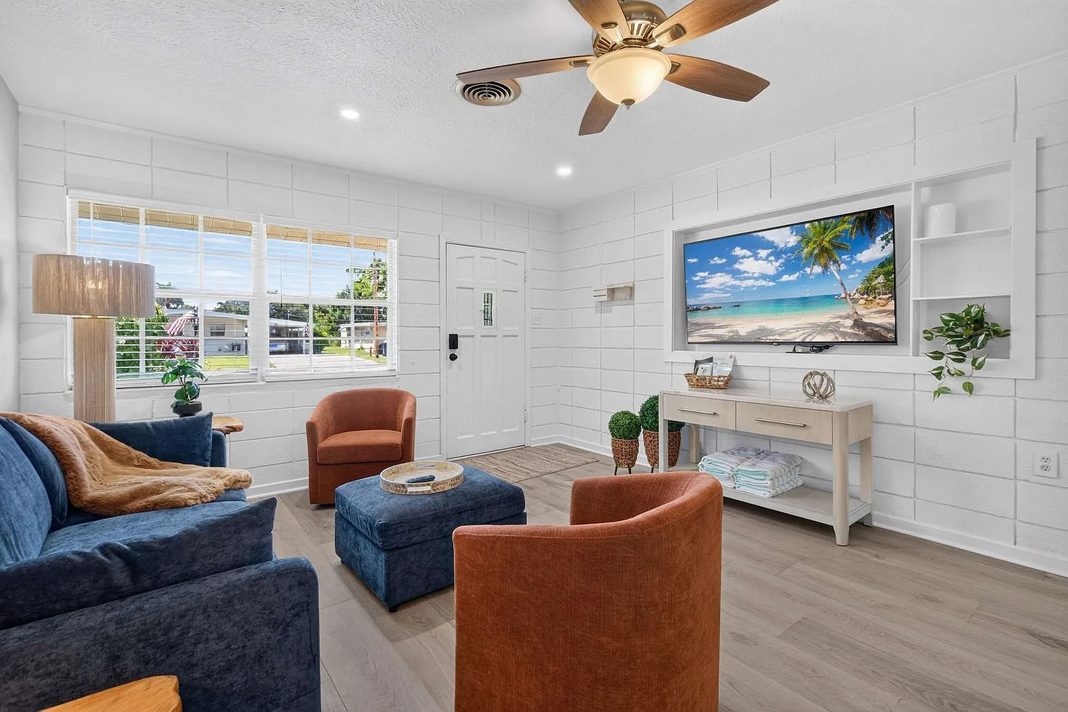 3 bed, 2.0 bath, $4,957 — Photo 2