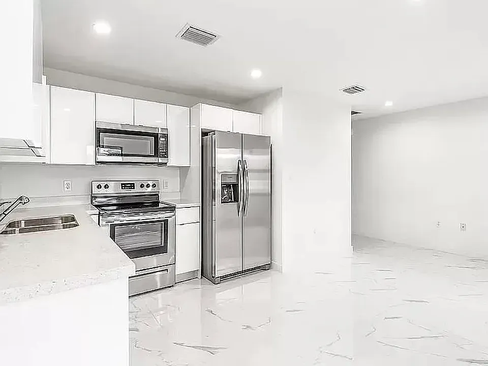 1776 NW 68th Ter