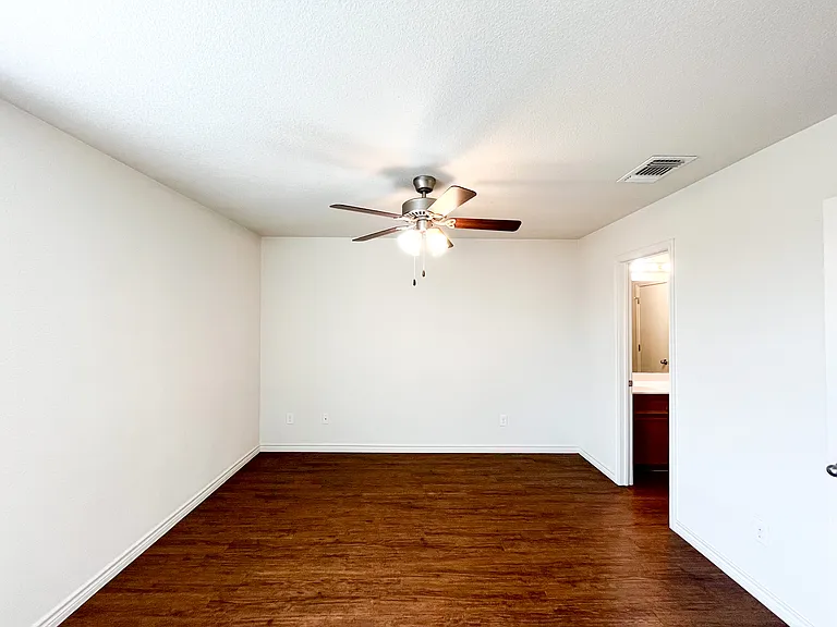 1509 Justin Loop #A — Photo 23