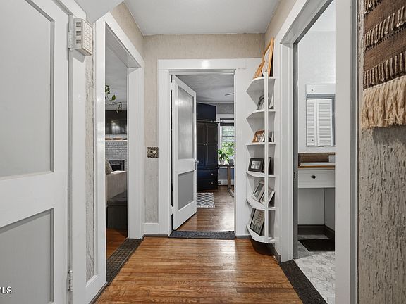 14th image of 251 Charleston St