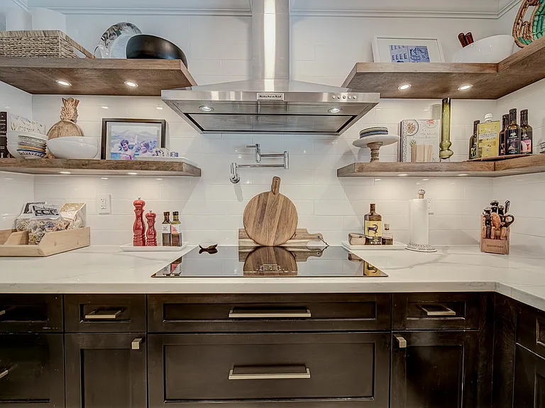 Large 36" electric cooktop with pot filler. Deep drawers underneath to keep lots of large pots and pans.