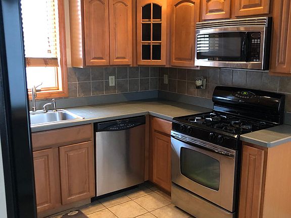 3rd image of 14 Farraday St #1