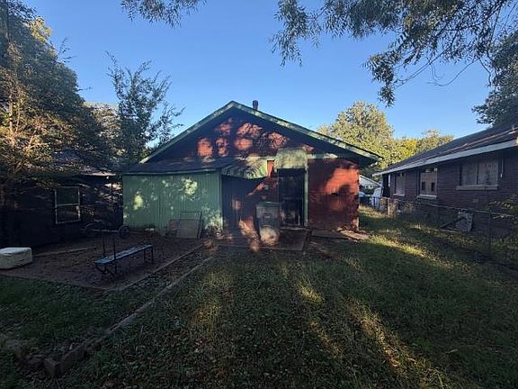 3rd image of 511 Marianna St