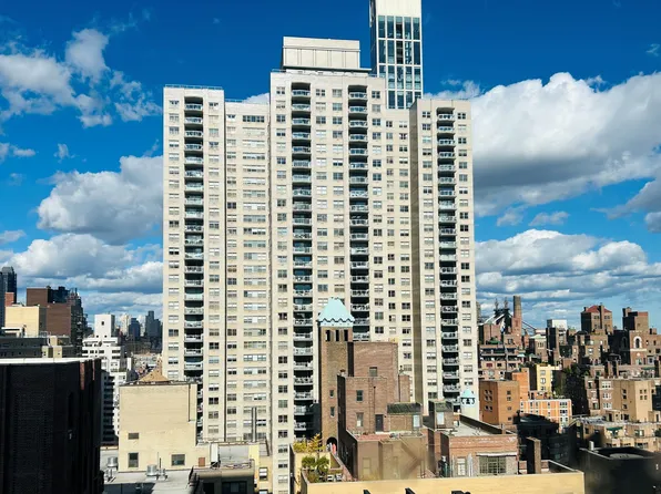 400 East 54th Street image 1 of 10