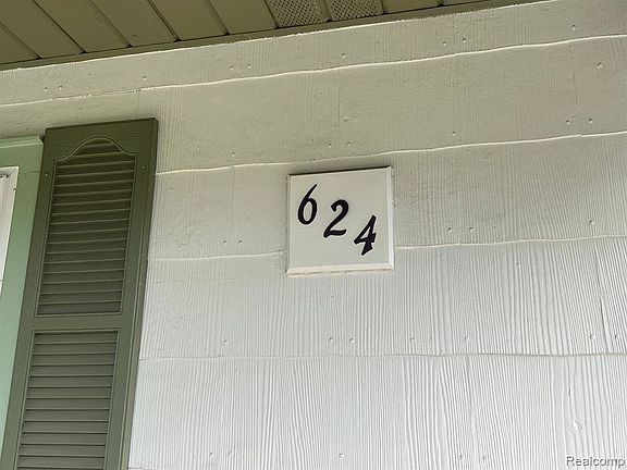 3rd image of 624 W Grand River Ave