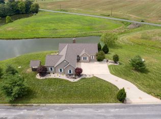 12 Mallard Dr, Nashville, IL 62263