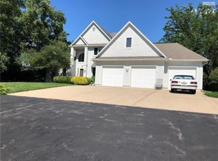 601 N Dickinson Rd, Independence, MO 64050