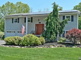 227 Lancaster Dr, Lake Hiawatha, NJ 07034