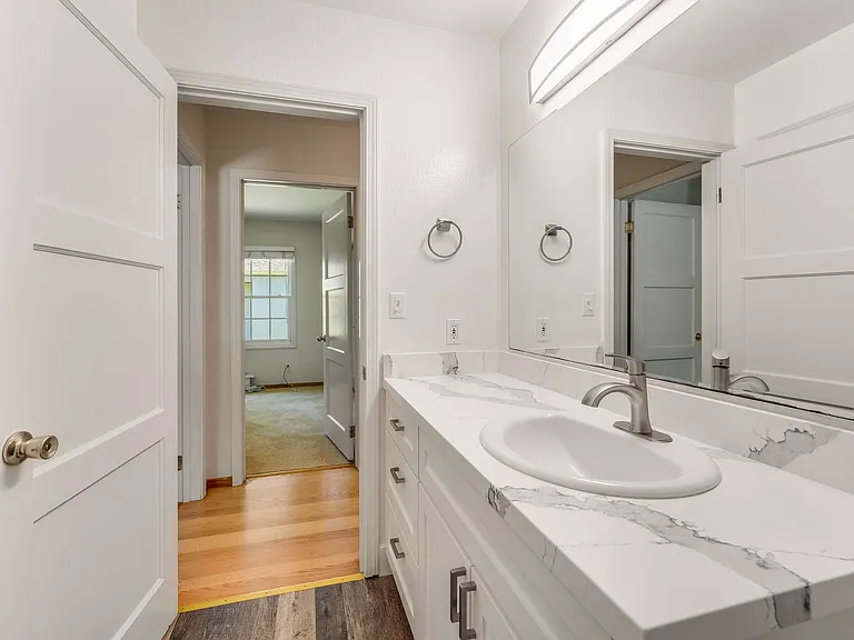 558 Beresford Ave — Photo 18