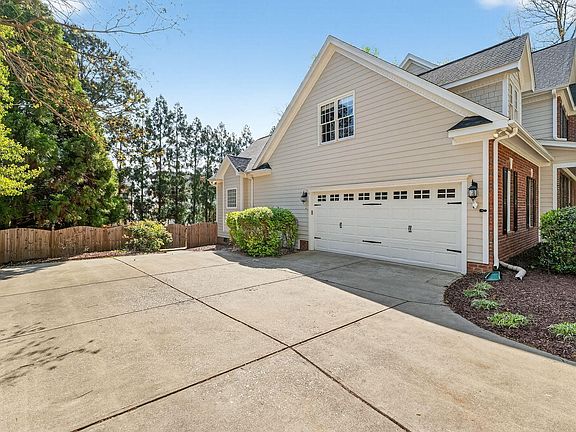 4th image of 2328 Forestbluff Dr