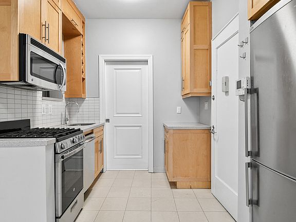 5th image of 239 9th Ave APT 3D