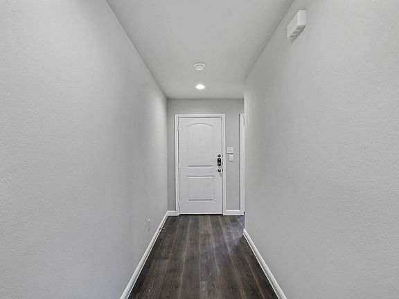4th image of 313 Seclusion Dr