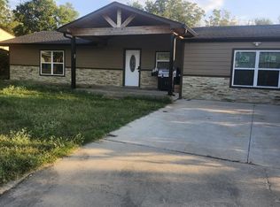 1115 W College St, Jacksboro, TX 76458