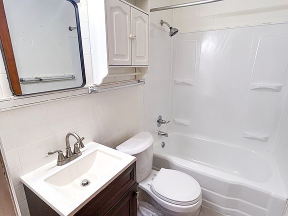 5th image of 908 N 6th St #910