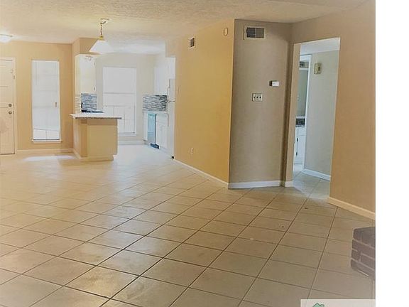 4th image of 9415 Bollingbrook Dr